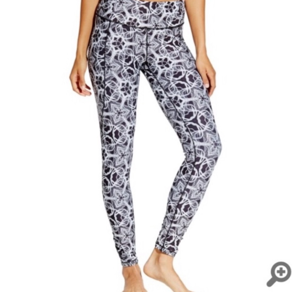 Calia by Carrie Underwood Geo Essential Leggings S